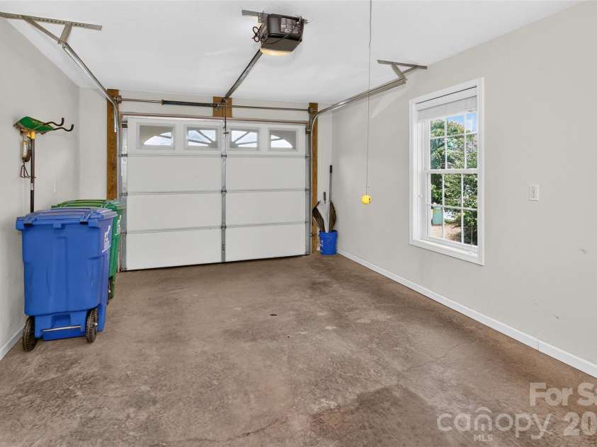 14 Rotunda Circle, Asheville, NC 28806.  MLS# CAR4416189, YatesRealty ID 46463. 