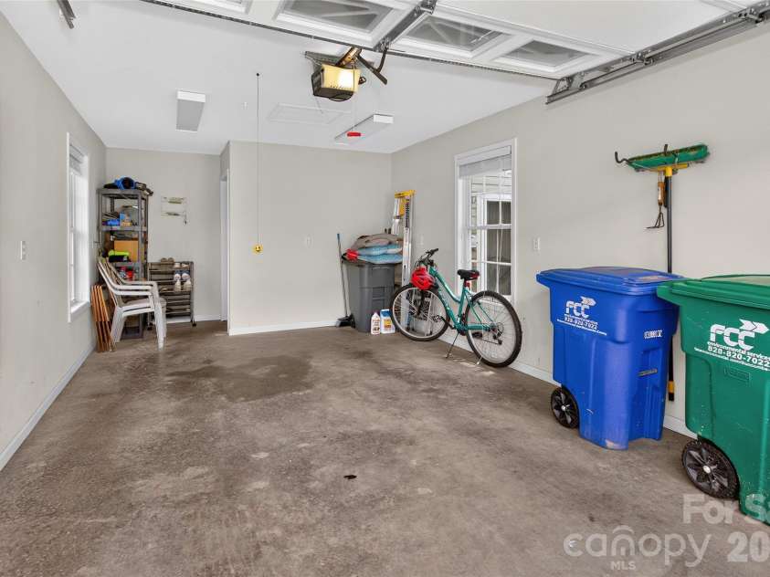 14 Rotunda Circle, Asheville, NC 28806.  MLS# CAR4416189, YatesRealty ID 46463. 