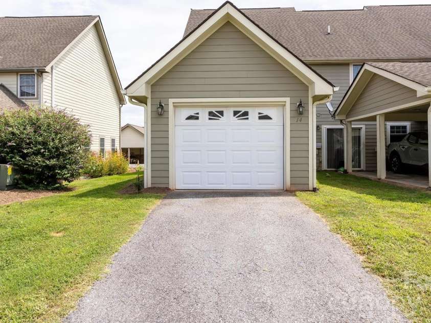 14 Rotunda Circle, Asheville, NC 28806.  MLS# CAR4416189, YatesRealty ID 46463. 