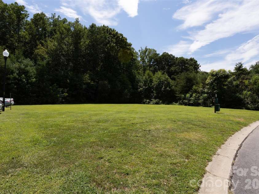 14 Rotunda Circle, Asheville, NC 28806.  MLS# CAR4416189, YatesRealty ID 46463. 