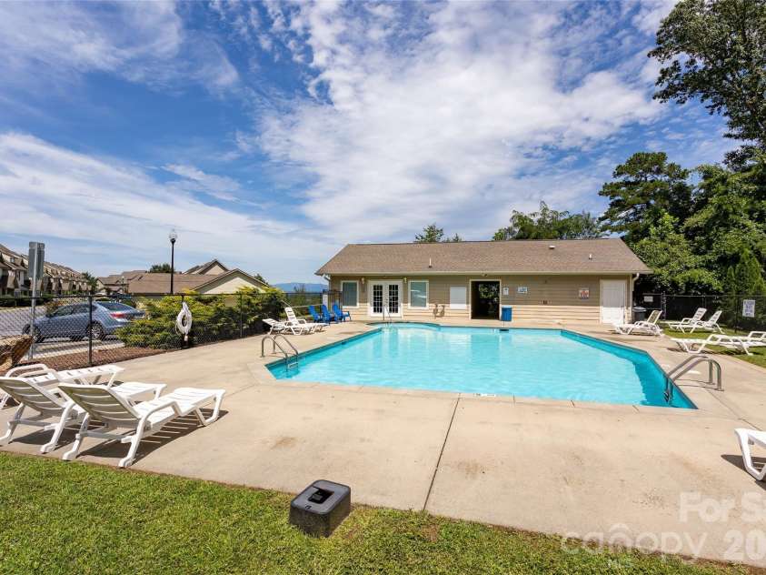 14 Rotunda Circle, Asheville, NC 28806.  MLS# CAR4416189, YatesRealty ID 46463. 