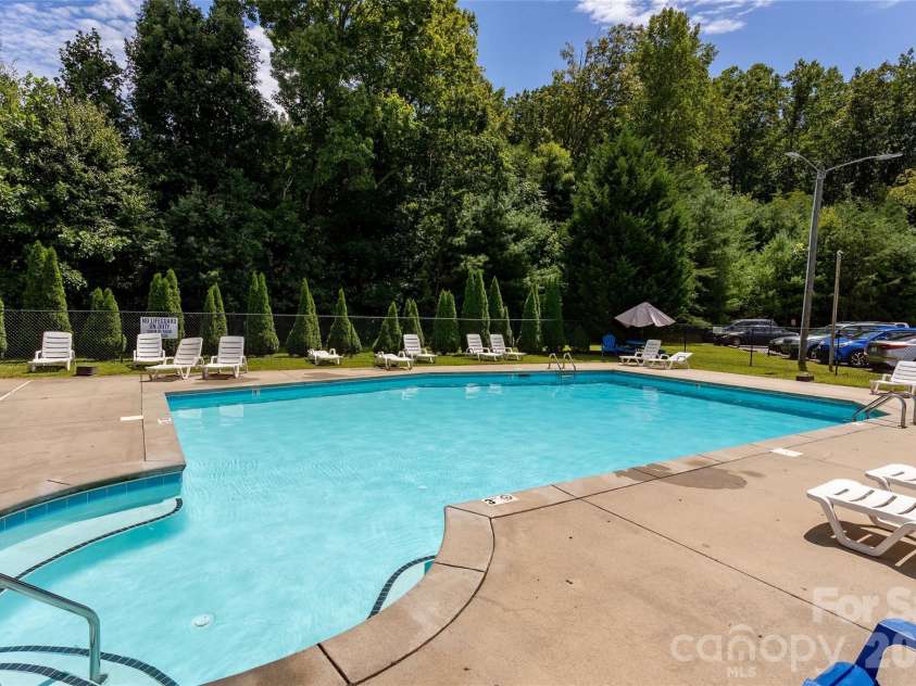 14 Rotunda Circle, Asheville, NC 28806.  MLS# CAR4416189, YatesRealty ID 46463. 