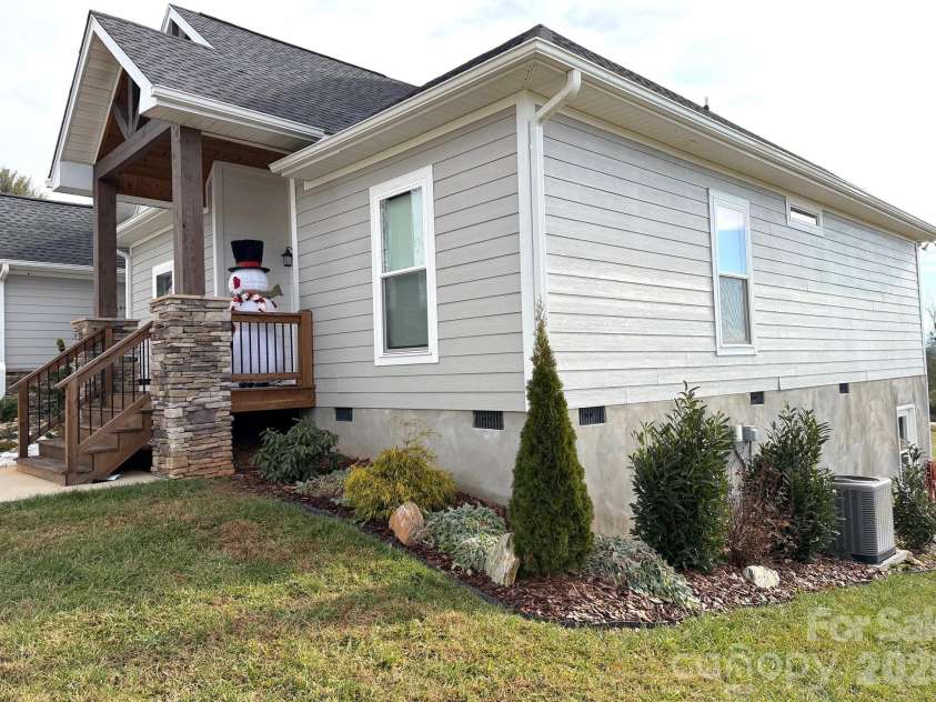 77 Horizon Way, Alexander, NC 28701.  MLS# CAR4411841, YatesRealty ID 46465. 