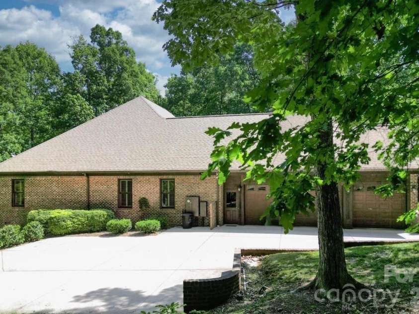 562 Rocky Cove Lane, Denton, NC 27239.  MLS# CAR4311817, YatesRealty ID 4647. 