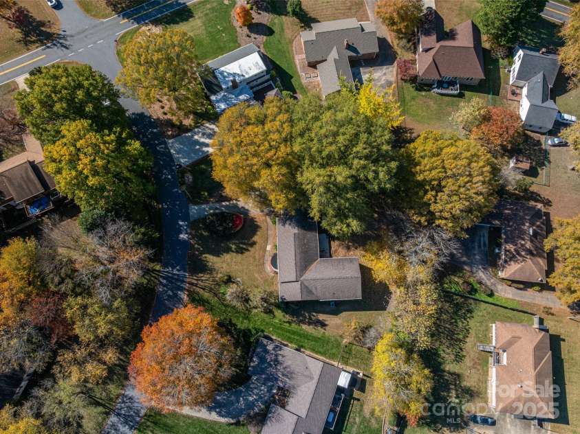 991 36th Avenue Court, Hickory, NC 28601.  MLS# CAR4319156, YatesRealty ID 4647. 