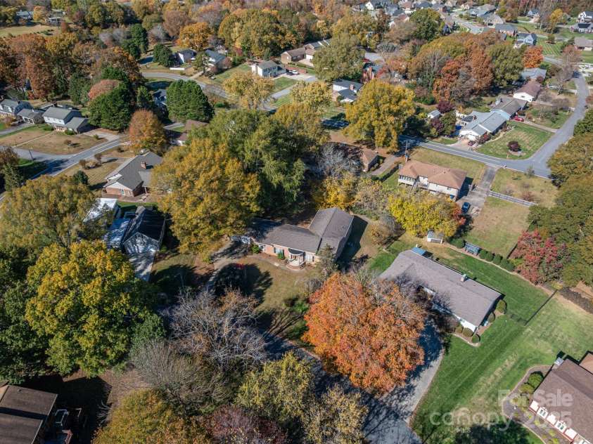 991 36th Avenue Court, Hickory, NC 28601.  MLS# CAR4319156, YatesRealty ID 4647. 