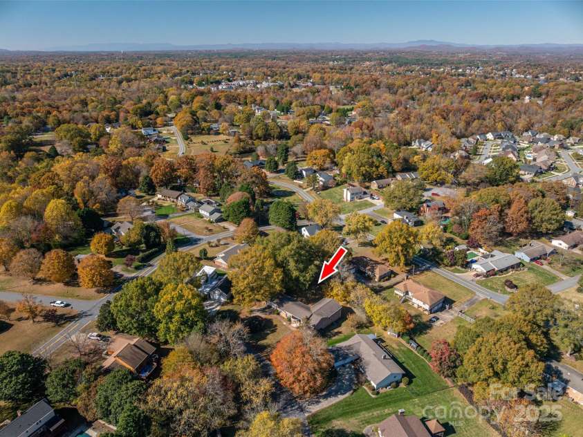 991 36th Avenue Court, Hickory, NC 28601.  MLS# CAR4319156, YatesRealty ID 4647. 