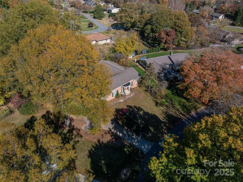 991 36th Avenue Court, Hickory, NC 28601.  MLS# CAR4319156, YatesRealty ID 4647. 