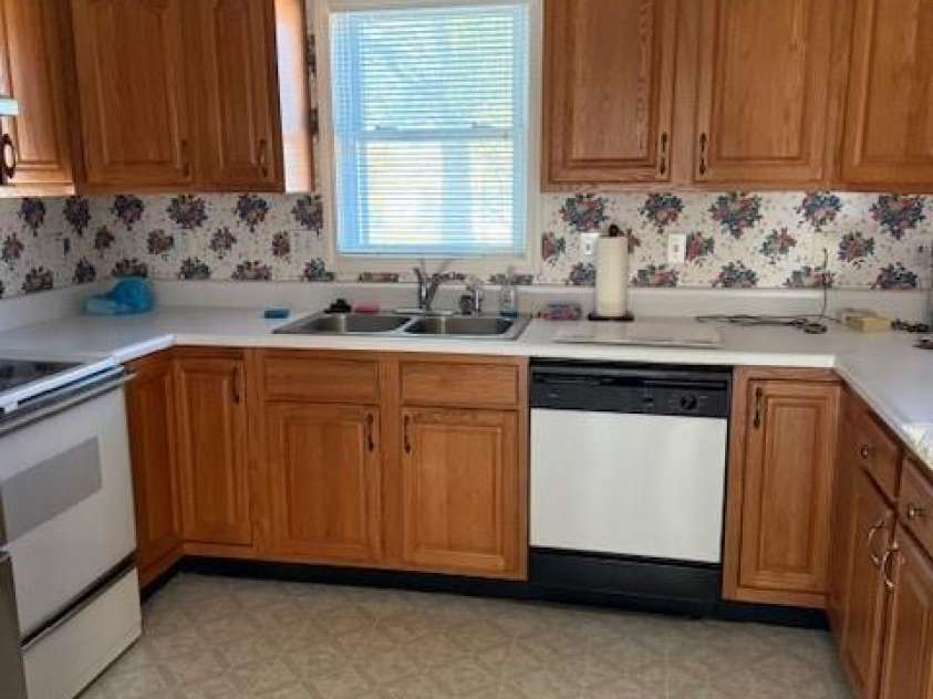 991 36th Avenue Court, Hickory, NC 28601.  MLS# CAR4319156, YatesRealty ID 4647. 