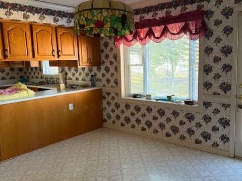 991 36th Avenue Court, Hickory, NC 28601.  MLS# CAR4319156, YatesRealty ID 4647. 