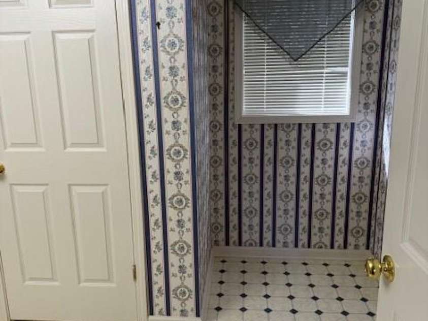 991 36th Avenue Court, Hickory, NC 28601.  MLS# CAR4319156, YatesRealty ID 4647. 