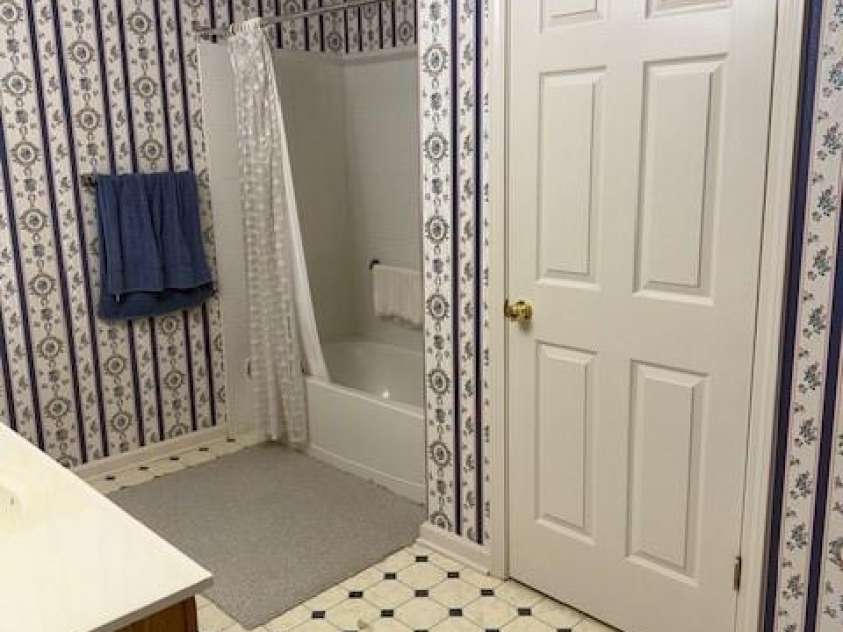 991 36th Avenue Court, Hickory, NC 28601.  MLS# CAR4319156, YatesRealty ID 4647. 