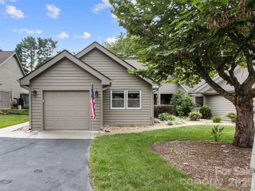 4 Tisha Lane, Hendersonville, NC 28739.  MLS# CAR4416809, YatesRealty ID 46470. 