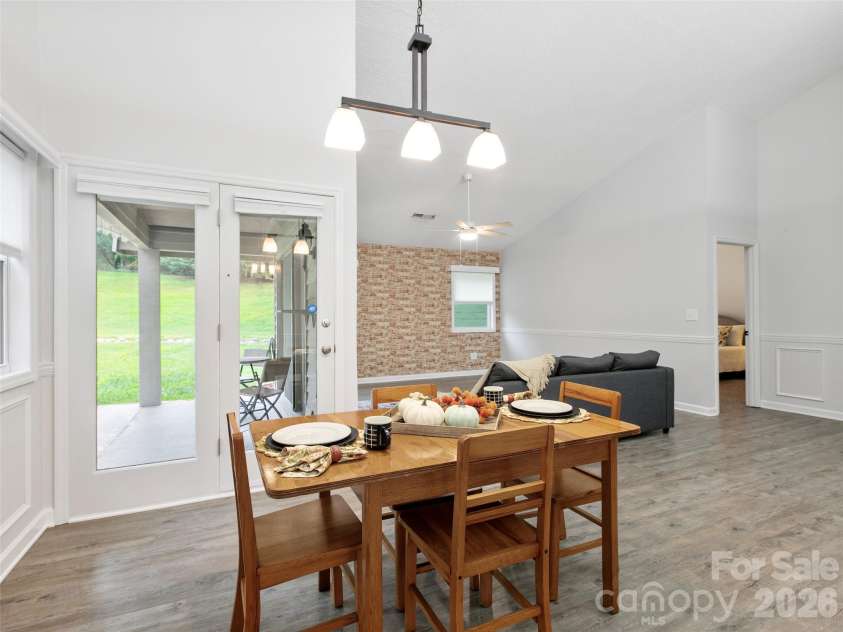 4 Tisha Lane, Hendersonville, NC 28739.  MLS# CAR4416809, YatesRealty ID 46470. Dininng