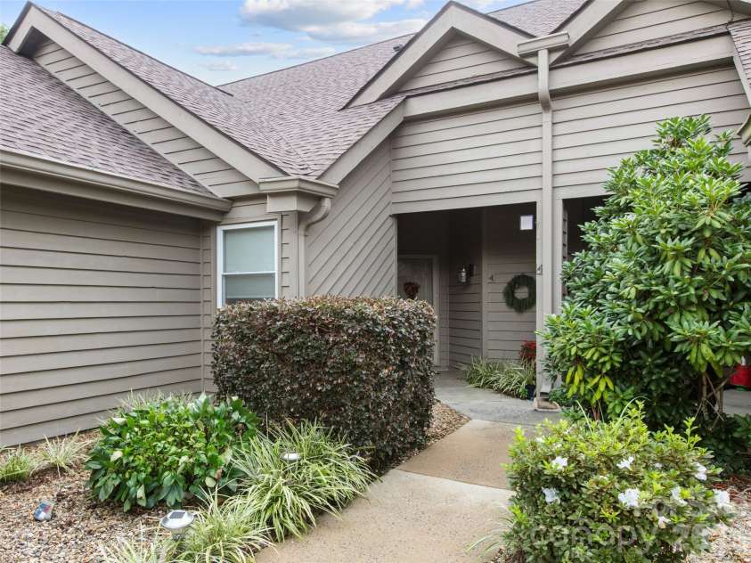 4 Tisha Lane, Hendersonville, NC 28739.  MLS# CAR4416809, YatesRealty ID 46470. Entry
