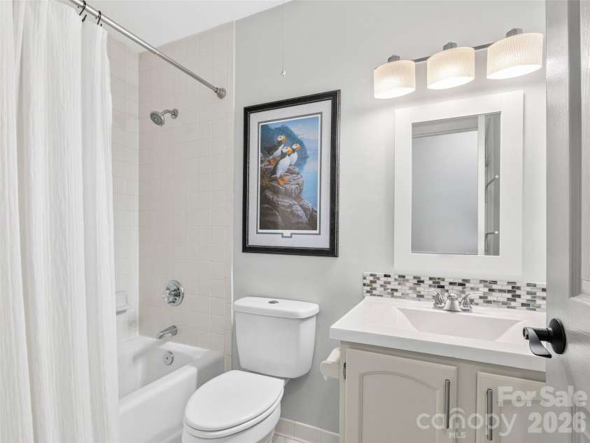 4 Tisha Lane, Hendersonville, NC 28739.  MLS# CAR4416809, YatesRealty ID 46470. Hall Bath