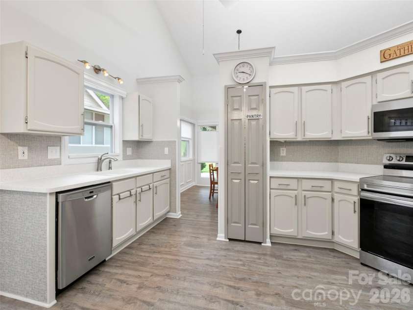 4 Tisha Lane, Hendersonville, NC 28739.  MLS# CAR4416809, YatesRealty ID 46470. Kitchen