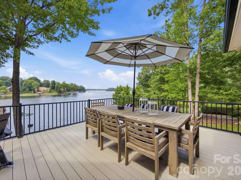 131 Long Cove Lane, Mooresville, NC 28117.  MLS# CAR4413632, YatesRealty ID 46471. 