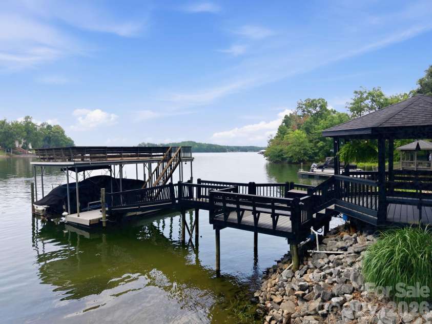 131 Long Cove Lane, Mooresville, NC 28117.  MLS# CAR4413632, YatesRealty ID 46471. 