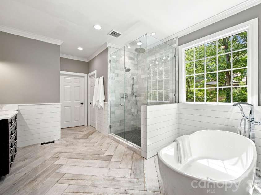 131 Long Cove Lane, Mooresville, NC 28117.  MLS# CAR4413632, YatesRealty ID 46471. 