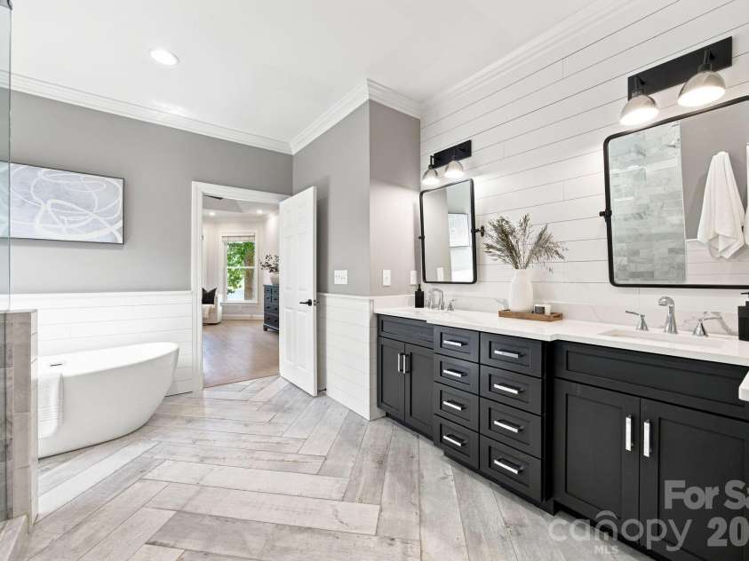131 Long Cove Lane, Mooresville, NC 28117.  MLS# CAR4413632, YatesRealty ID 46471. 