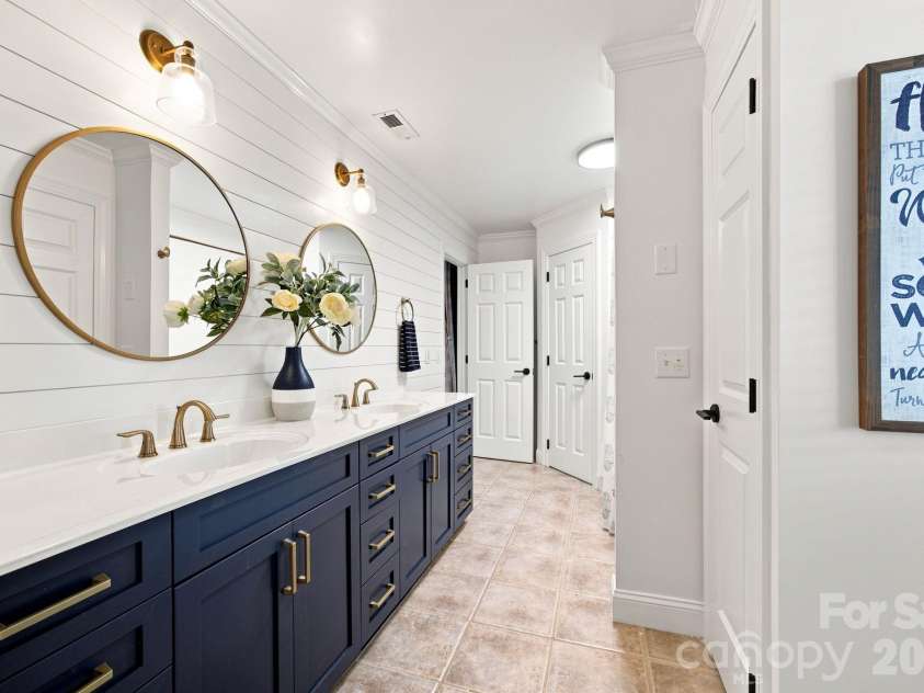 131 Long Cove Lane, Mooresville, NC 28117.  MLS# CAR4413632, YatesRealty ID 46471. 