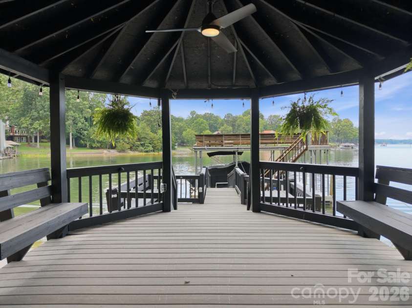 131 Long Cove Lane, Mooresville, NC 28117.  MLS# CAR4413632, YatesRealty ID 46471. 