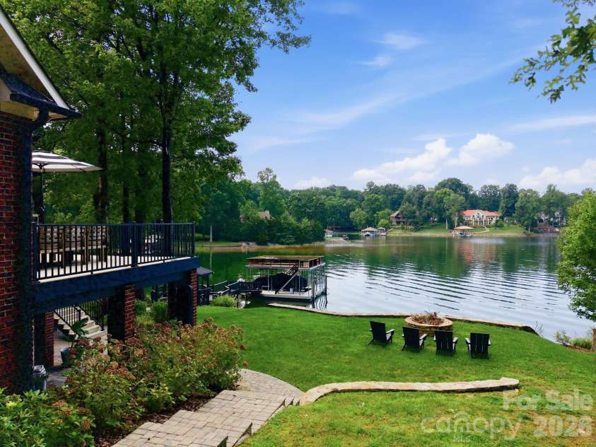 131 Long Cove Lane, Mooresville, NC 28117.  MLS# CAR4413632, YatesRealty ID 46471. 