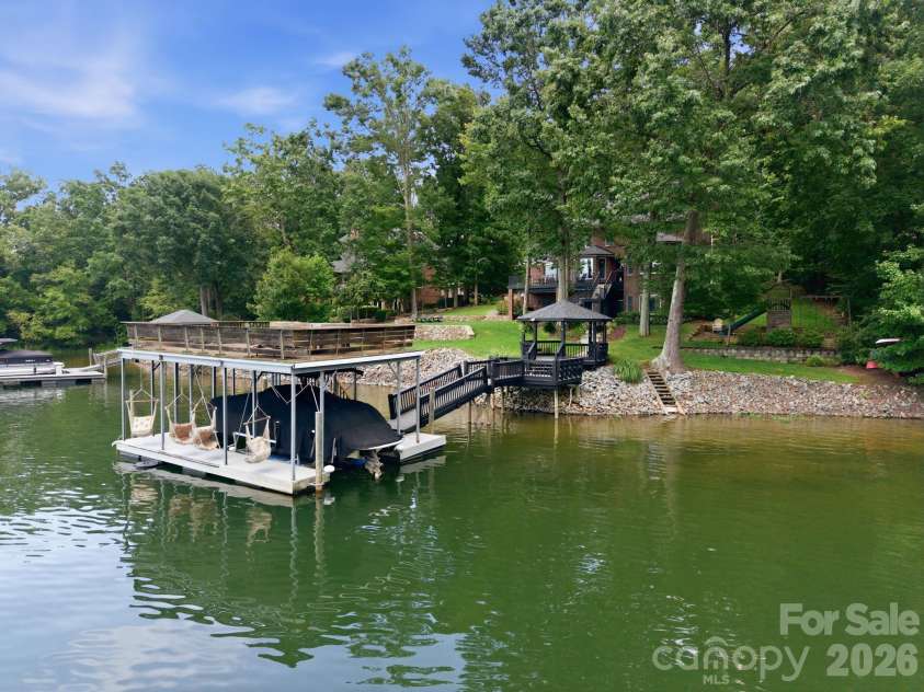 131 Long Cove Lane, Mooresville, NC 28117.  MLS# CAR4413632, YatesRealty ID 46471. 