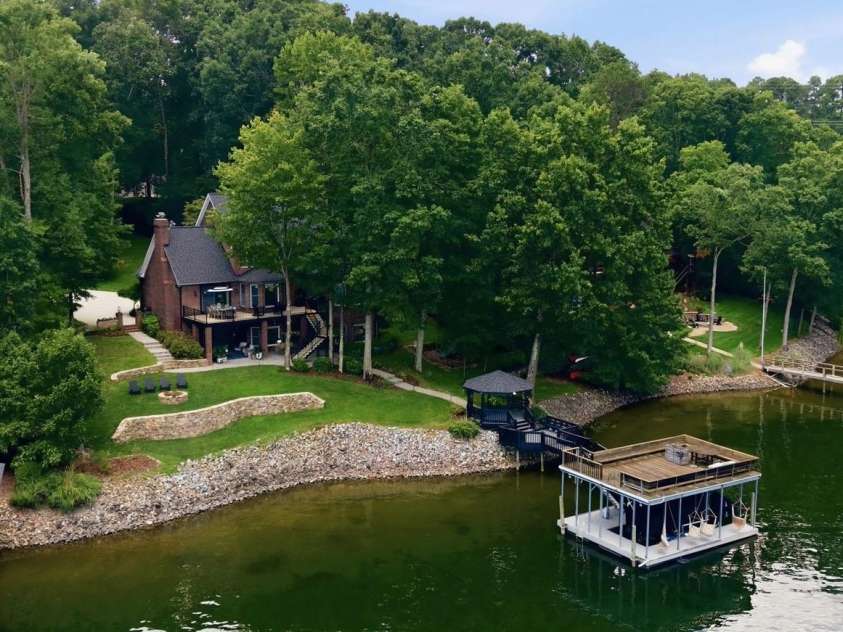 131 Long Cove Lane, Mooresville, NC 28117.  MLS# CAR4413632, YatesRealty ID 46471. 