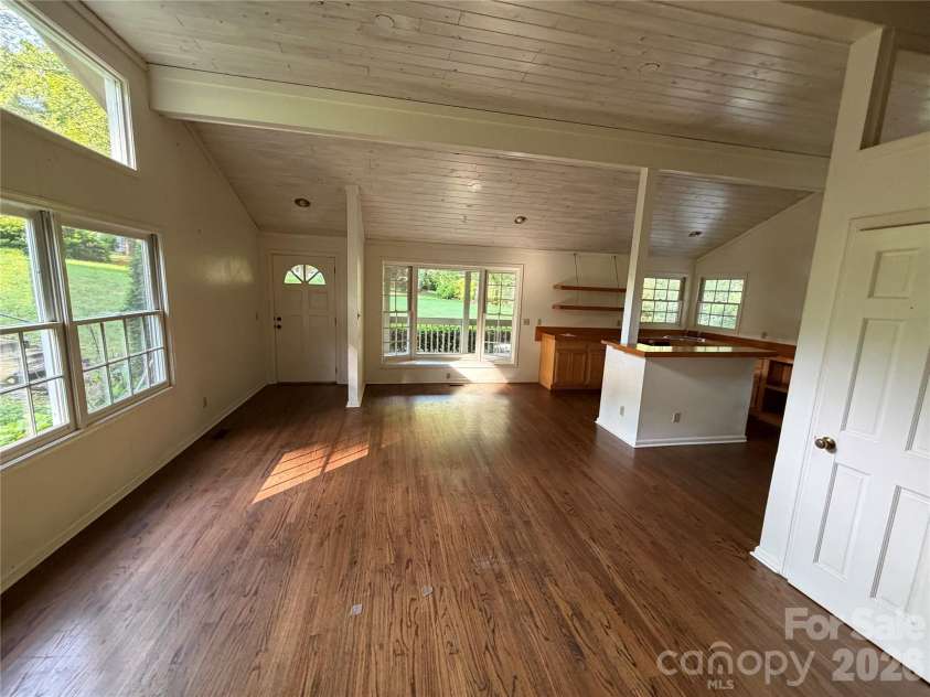 29 Crystal Springs Trail, Cashiers, NC 28717.  MLS# CAR4417576, YatesRealty ID 46474. 