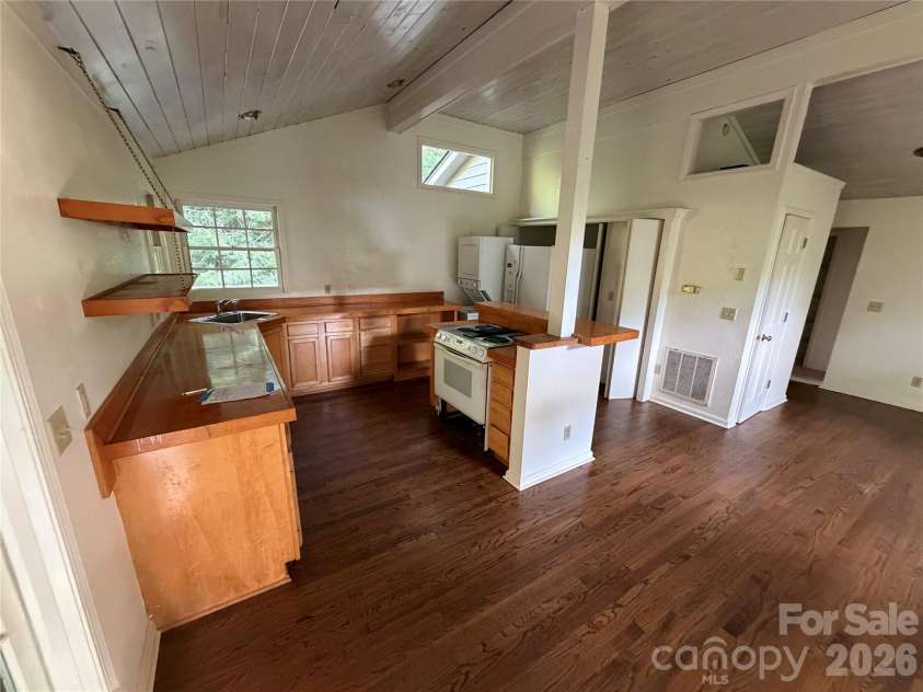 29 Crystal Springs Trail, Cashiers, NC 28717.  MLS# CAR4417576, YatesRealty ID 46474. 