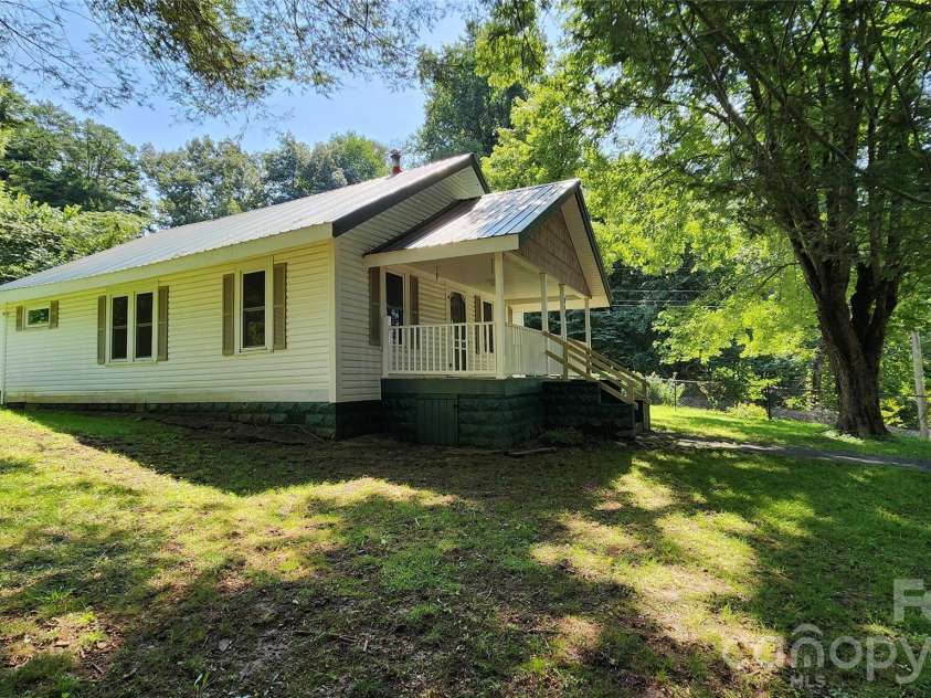 844 Connahetta Street, Murphy, NC 28906.  MLS# CAR4417498, YatesRealty ID 46475. 