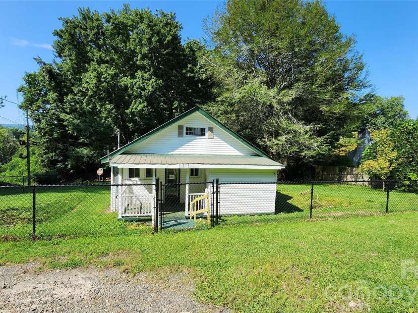 844 Connahetta Street, Murphy, NC 28906.  MLS# CAR4417498, YatesRealty ID 46475. 
