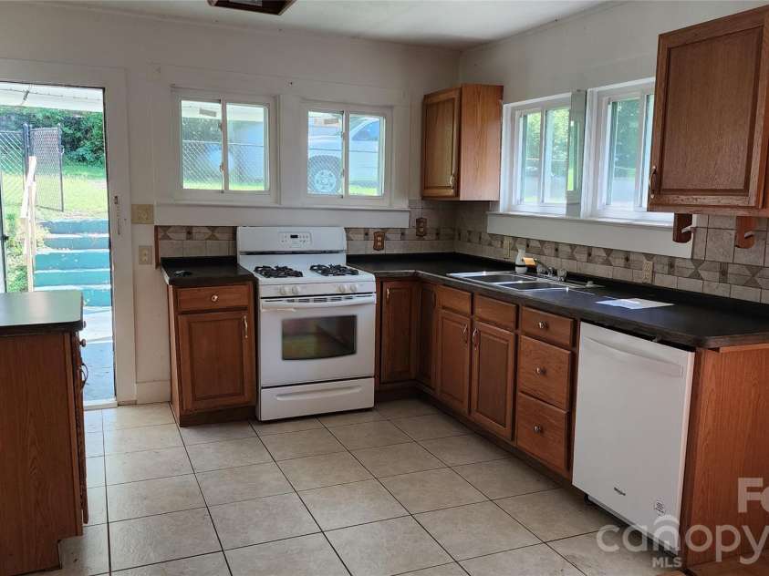 844 Connahetta Street, Murphy, NC 28906.  MLS# CAR4417498, YatesRealty ID 46475. 