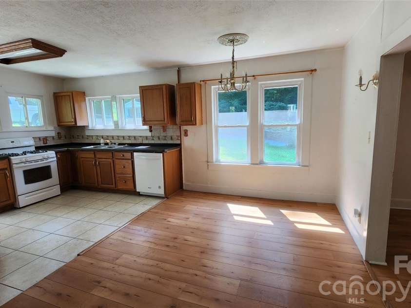 844 Connahetta Street, Murphy, NC 28906.  MLS# CAR4417498, YatesRealty ID 46475. 