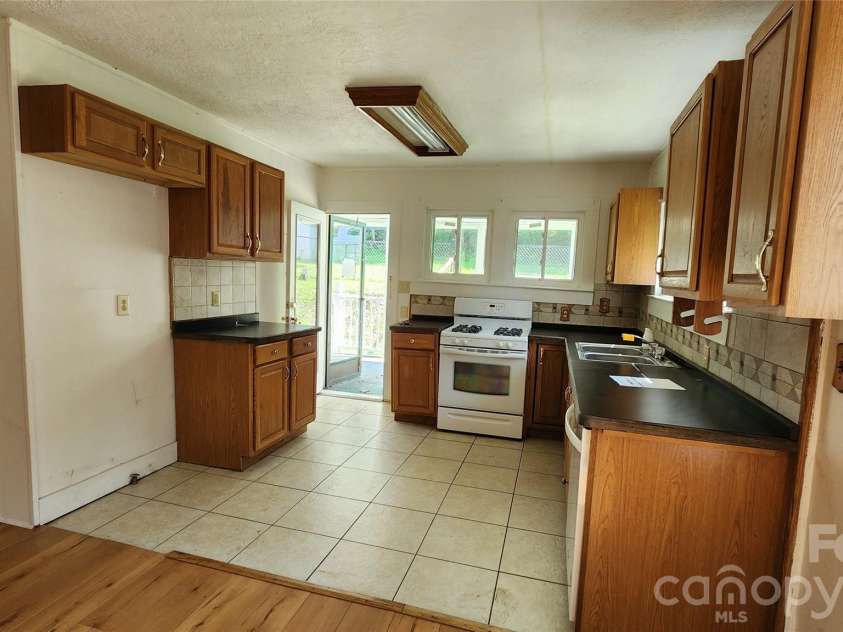 844 Connahetta Street, Murphy, NC 28906.  MLS# CAR4417498, YatesRealty ID 46475. 