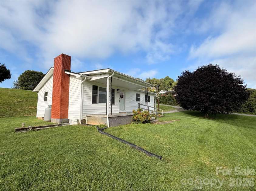 175 Hampshire Drive, Waynesville, NC 28786.  MLS# CAR4408453, YatesRealty ID 46477. 
