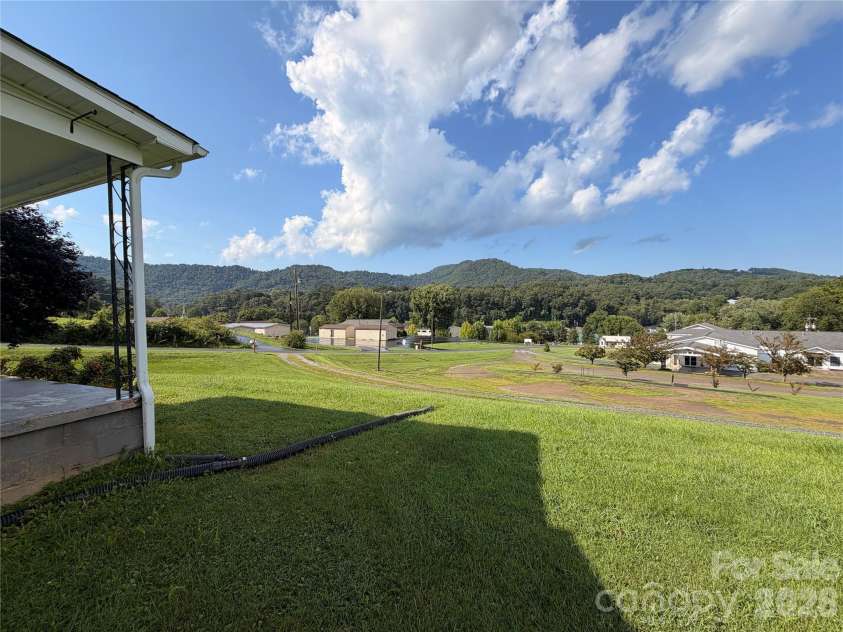 175 Hampshire Drive, Waynesville, NC 28786.  MLS# CAR4408453, YatesRealty ID 46477. 
