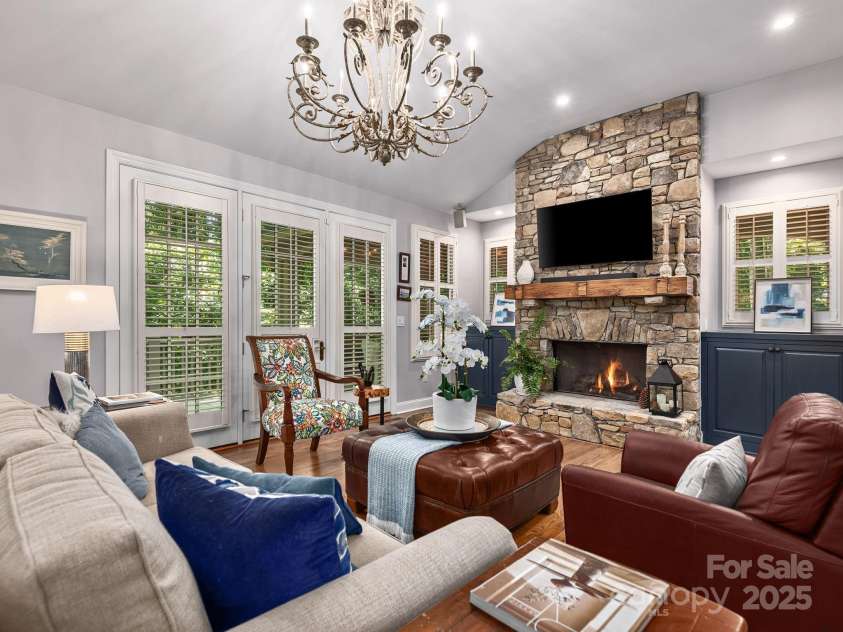 202 Bent Pine Trace, Hendersonville, NC 28739.  MLS# CAR4308602, YatesRealty ID 4648. Great Room