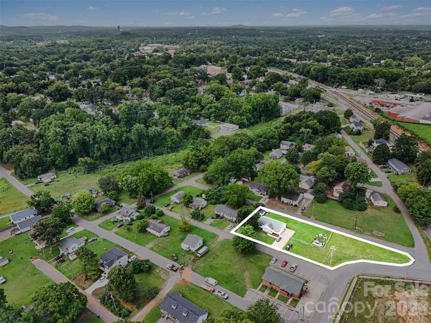 409 Baker Street, Kings Mountain, NC 28086.  MLS# CAR4408668, YatesRealty ID 46485. 