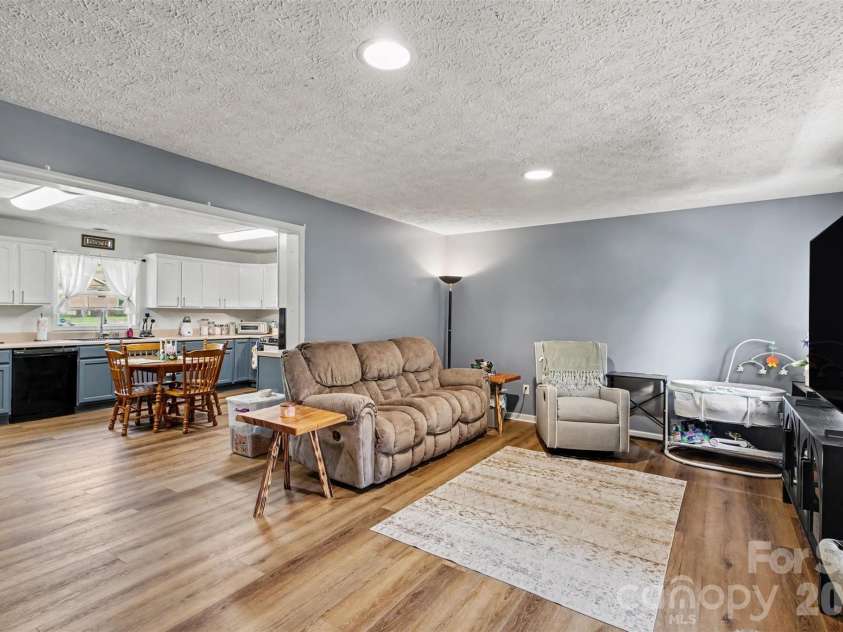 409 Baker Street, Kings Mountain, NC 28086.  MLS# CAR4408668, YatesRealty ID 46485. 
