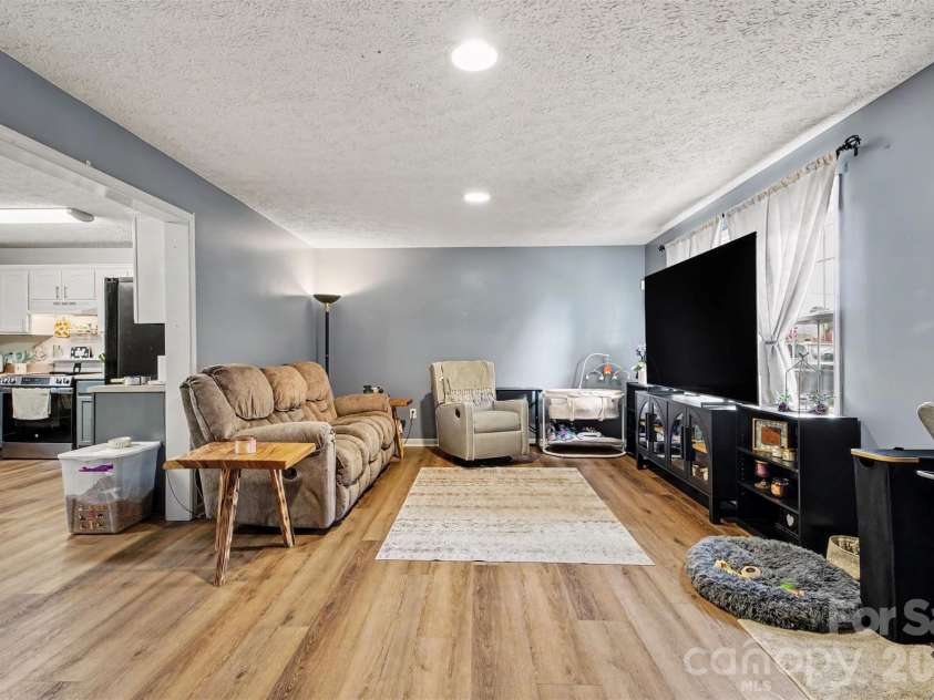 409 Baker Street, Kings Mountain, NC 28086.  MLS# CAR4408668, YatesRealty ID 46485. 