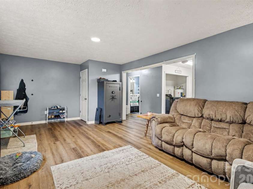 409 Baker Street, Kings Mountain, NC 28086.  MLS# CAR4408668, YatesRealty ID 46485. 