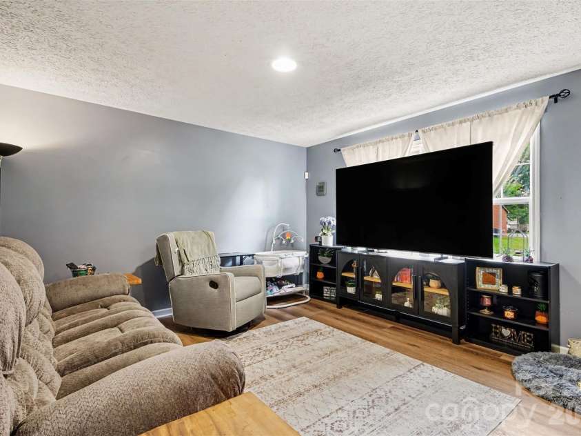 409 Baker Street, Kings Mountain, NC 28086.  MLS# CAR4408668, YatesRealty ID 46485. 