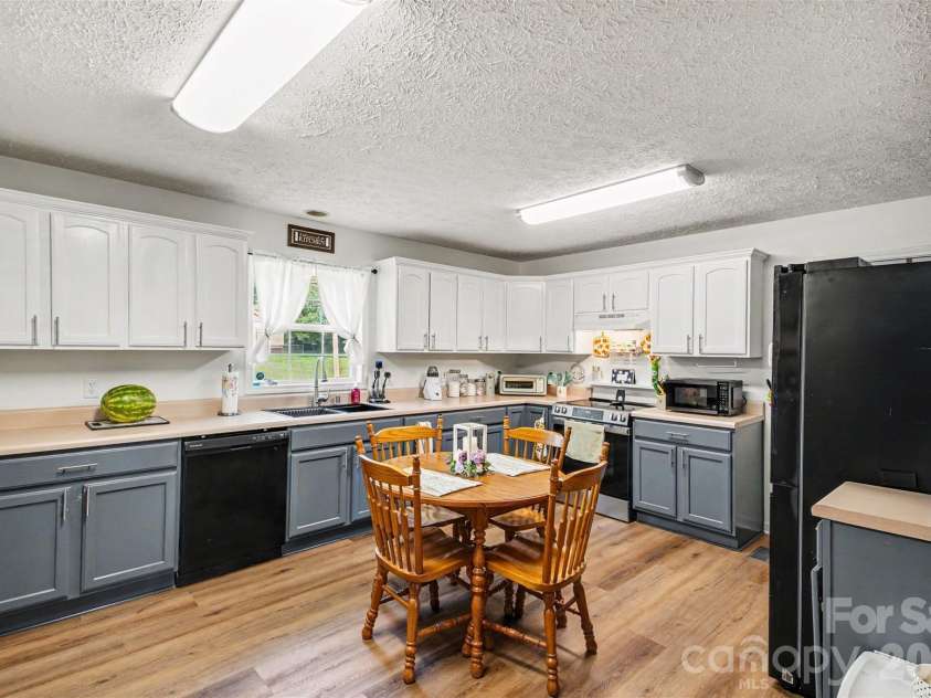 409 Baker Street, Kings Mountain, NC 28086.  MLS# CAR4408668, YatesRealty ID 46485. 