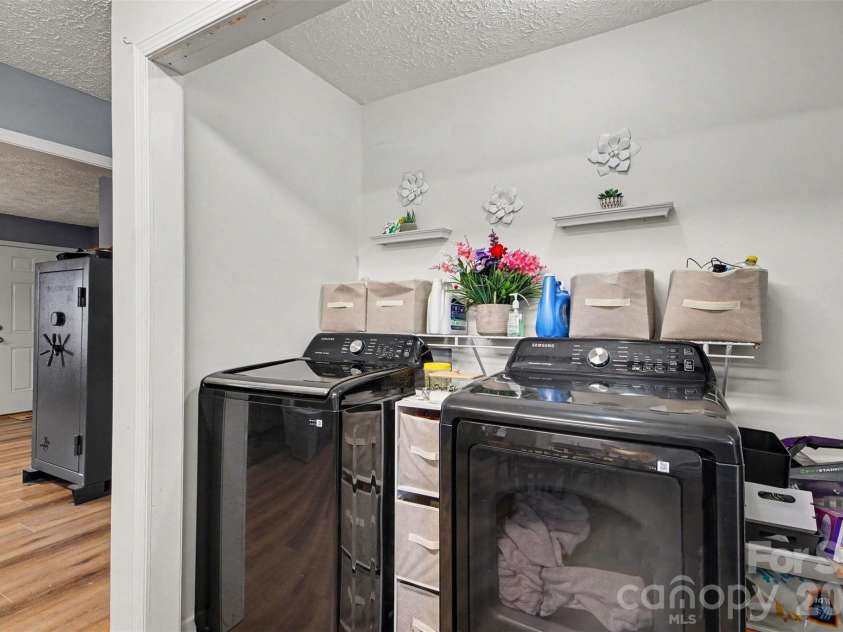 409 Baker Street, Kings Mountain, NC 28086.  MLS# CAR4408668, YatesRealty ID 46485. 