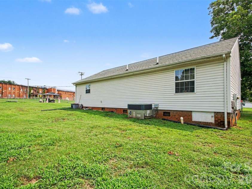 409 Baker Street, Kings Mountain, NC 28086.  MLS# CAR4408668, YatesRealty ID 46485. 