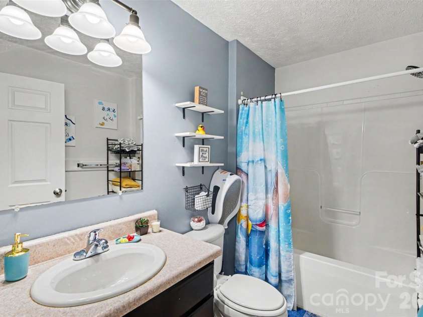 409 Baker Street, Kings Mountain, NC 28086.  MLS# CAR4408668, YatesRealty ID 46485. Bathroom #2