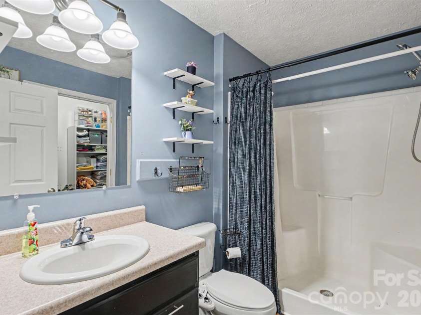 409 Baker Street, Kings Mountain, NC 28086.  MLS# CAR4408668, YatesRealty ID 46485. Primary Bathroom